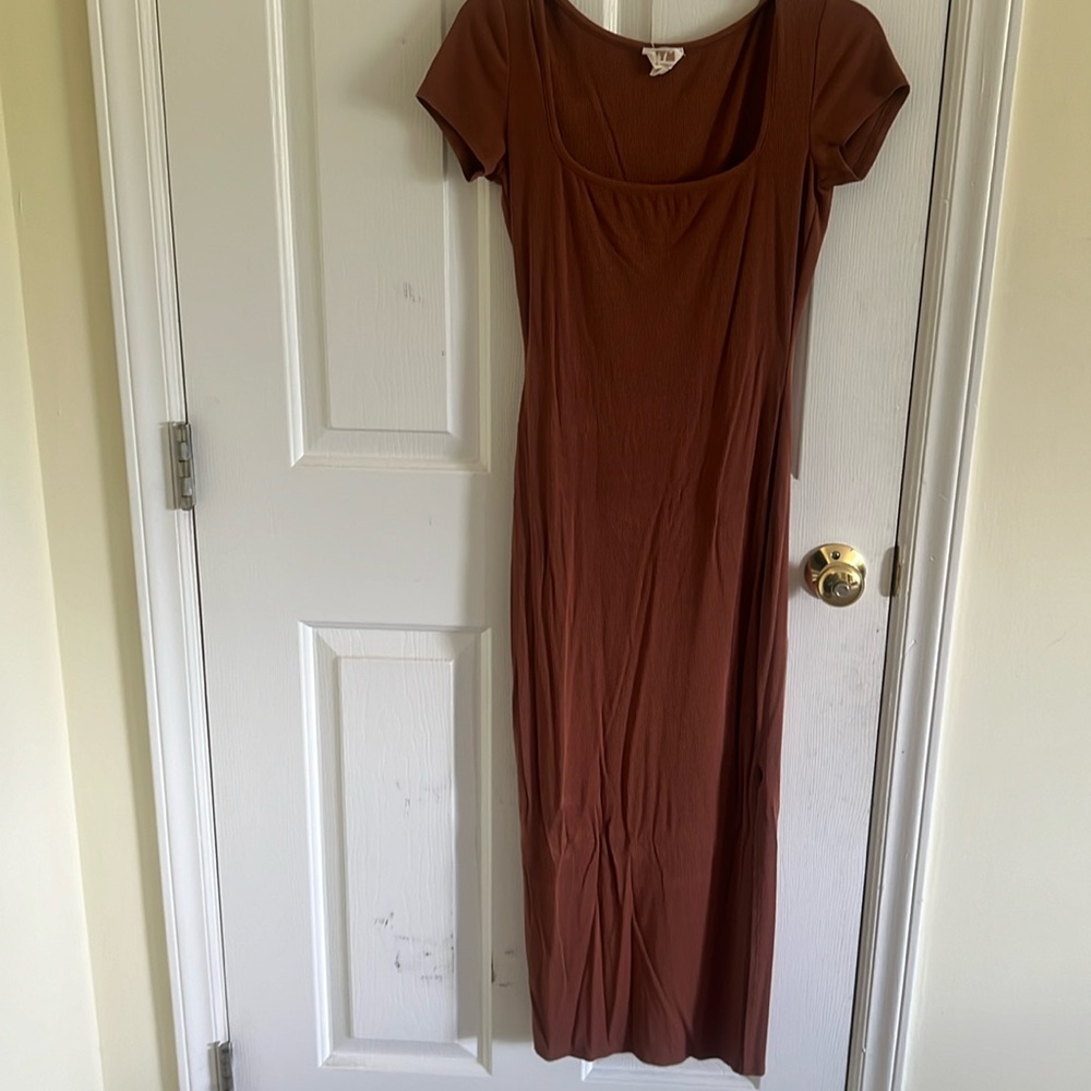 U neck midi dress nicely worn! 90 nylon 10 spandex